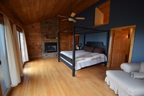 4 bedrooms, iron/ironing board, travel crib, free WiFi