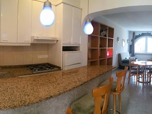 Kühlschrank, Mikrowelle, Ofen, Geschirrspüler