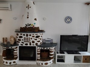 Télévision, cheminée