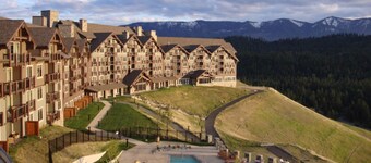 2066 🏔🏌🏻Unique ONE Bedroom condo with full kitchen & private patio!