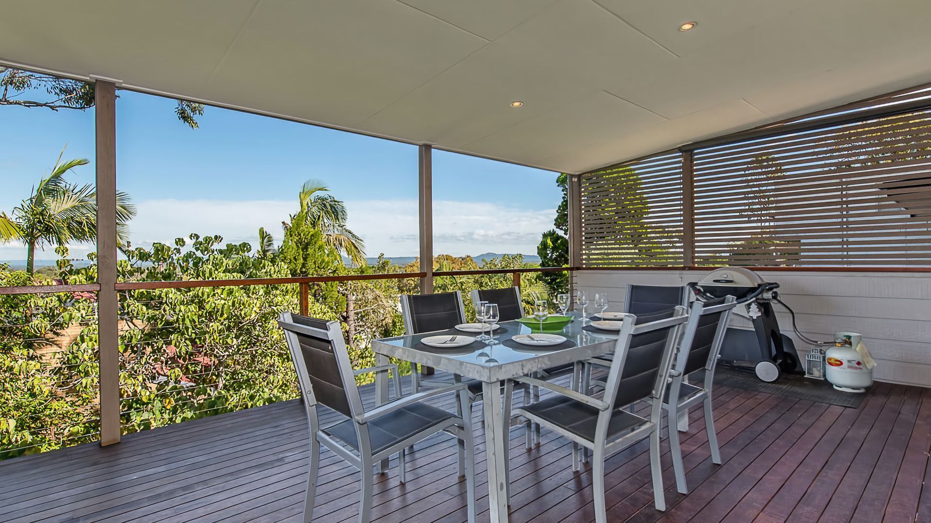 Eagles Nest - Nestled up on Noosa Hill with Hinterland View — image 3