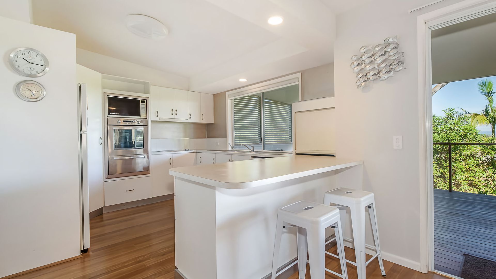 Eagles Nest - Nestled up on Noosa Hill with Hinterland View — image 4