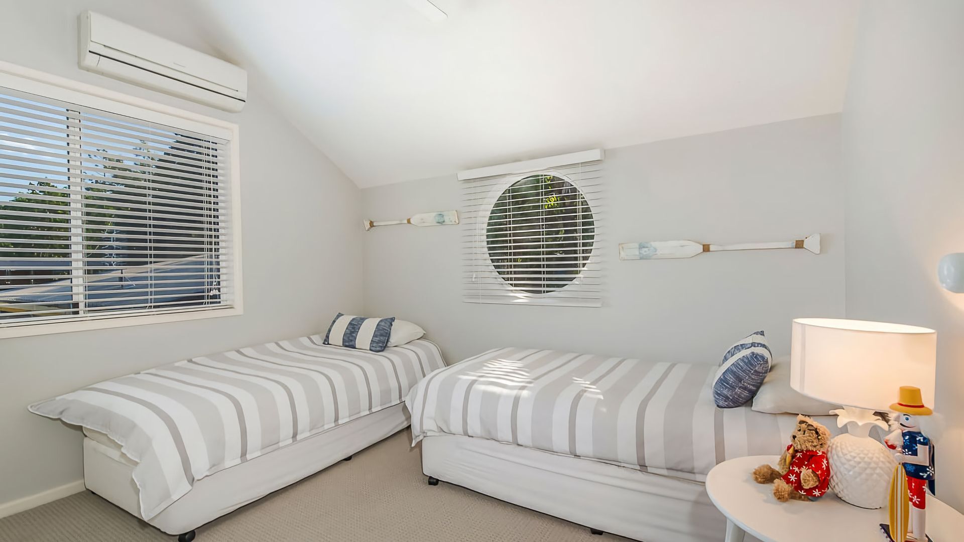 Eagles Nest - Nestled up on Noosa Hill with Hinterland View — image 9