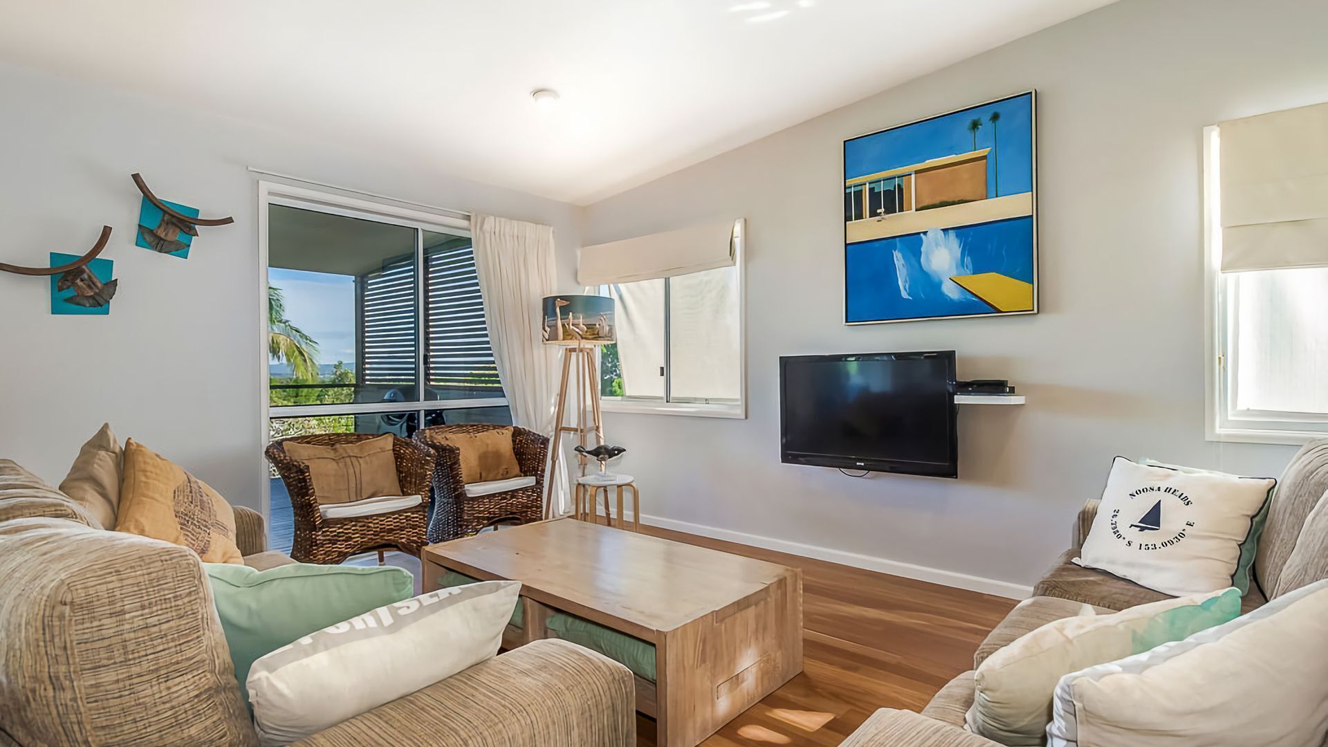 Eagles Nest - Nestled up on Noosa Hill with Hinterland View — image 2