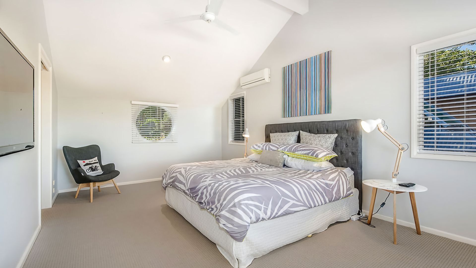 Eagles Nest - Nestled up on Noosa Hill with Hinterland View — image 8