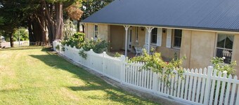 Hillside Cottage - historic 1843 attached cottage in an AWARD WINNING village