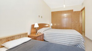 1 bedroom, iron/ironing board, internet