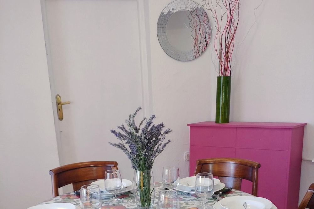 Spacious apartment, ideal for families, pets are allowed.