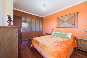 3 Schlafzimmer, Bügeleisen/Bügelbrett, Reisekinderbett, WLAN