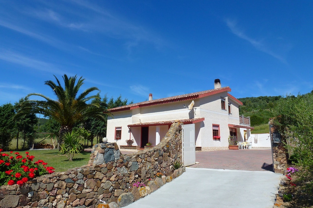 Villa house with garden for 4 people