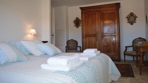 2 bedrooms, desk, iron/ironing board, travel cot