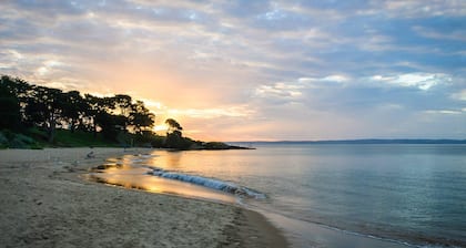 Penguins by the Beach - sleeps 9