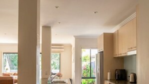 Interior - Penguins by the Beach - sleeps 9 (COWES)