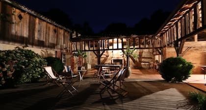 Maison de caractÚre familiale pour 15 personnes dans parc privé de 220Ha.