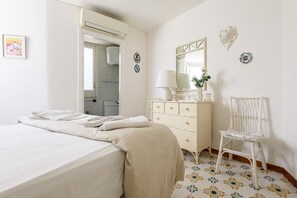3 bedrooms, iron/ironing board, travel crib, free WiFi
