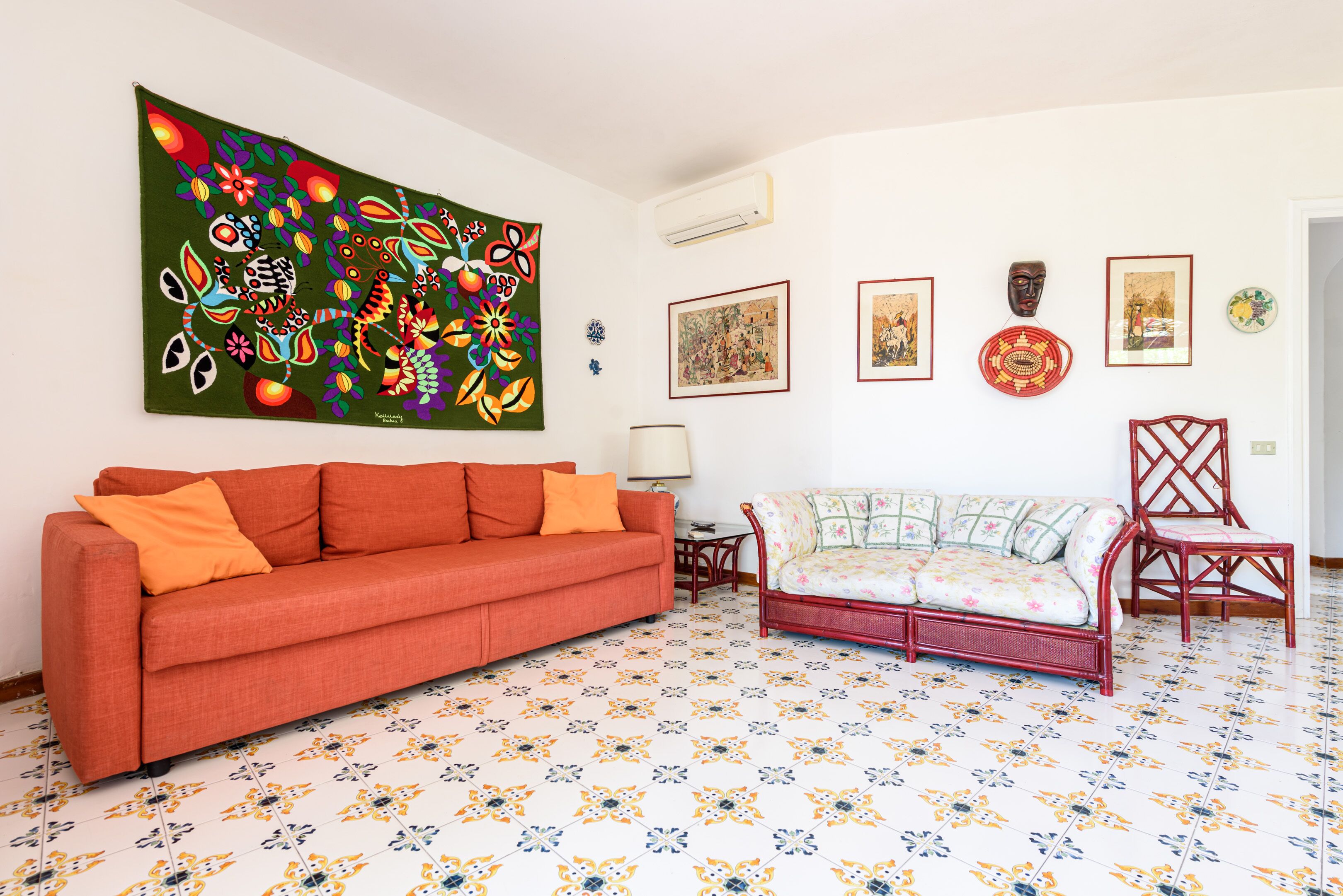 Detached house on the waterfront of Forio, in the countryside, 5 minutes from the center.