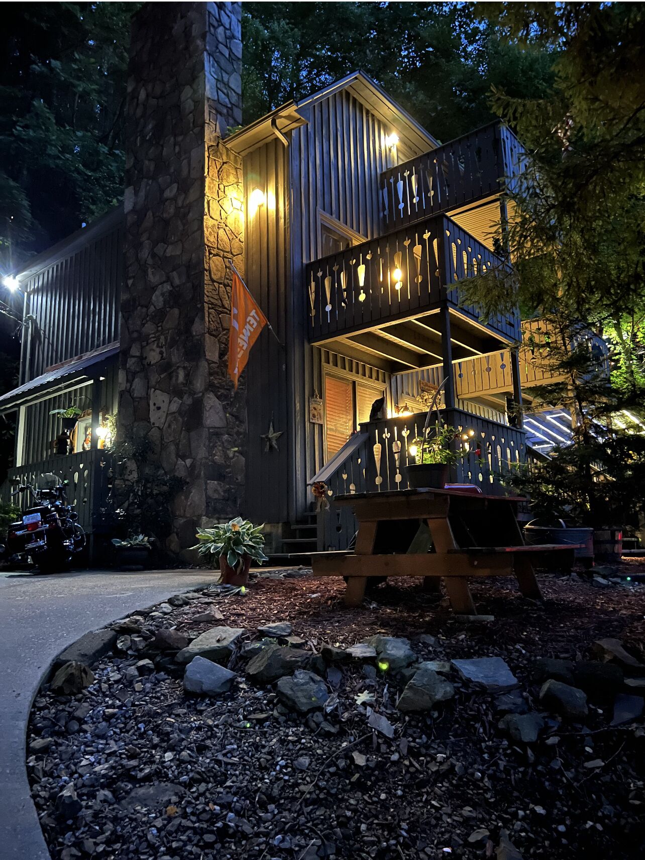 Bear Walk - 3 B/R ea with own Bath - Close to downtown Gatlinburg / Ski Lodge
