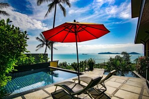 Outdoor pool, sun loungers