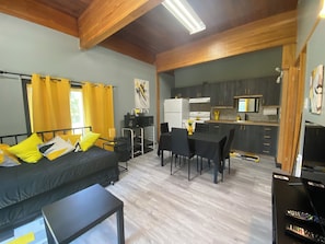Basic Apartment | Private kitchen | Fridge, microwave, coffee/tea maker, electric kettle - Motel Magistral (St-Raphael-de-Bellechasse)