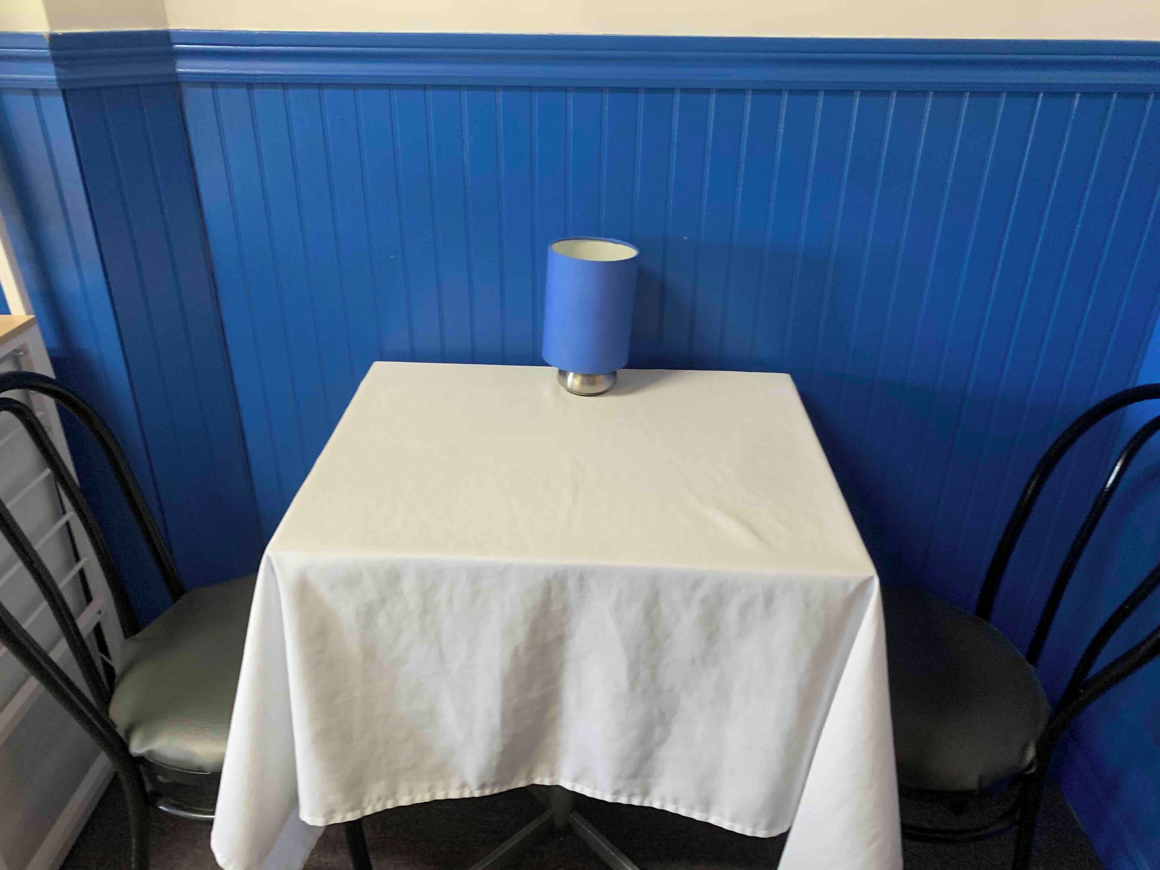 Classic Single Room, 1 Queen Bed, Non Smoking | Living area | 32-inch TV with satellite channels