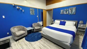 Basic Triple Room | Living area | 32-inch TV with satellite channels