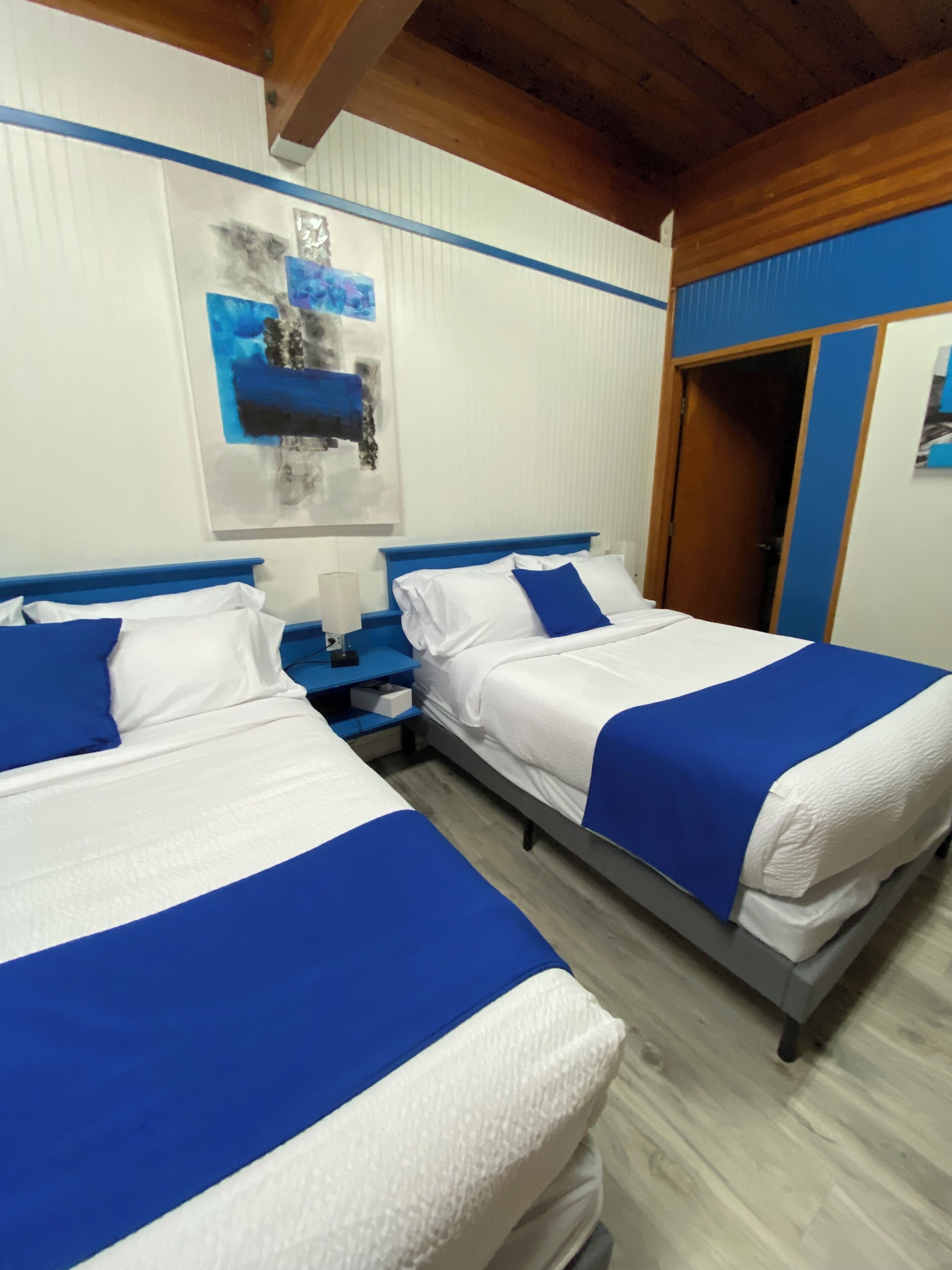 Standardzimmer, 2 Doppelbetten, barrierefrei, Nichtraucher | Hochwertige Bettwaren, Select-Comfort-Betten, individuell dekoriert