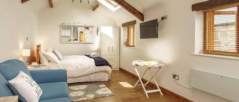 Iron/ironing board, travel crib, WiFi, bed sheets