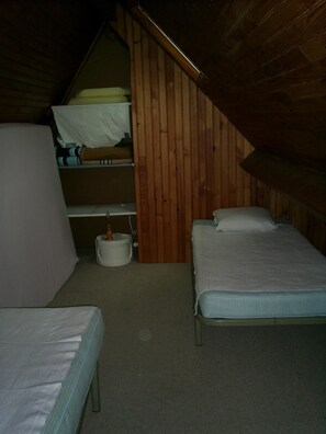 3 Schlafzimmer, Bügeleisen/Bügelbrett
