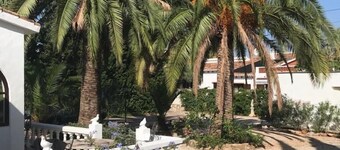 Beautiful villa in Dénia, private pool, garden, BBQ, several terraces, 6 pers.