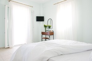 1 bedroom, in-room safe, iron/ironing board, free WiFi