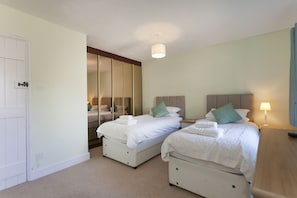 3 chambres, fer et planche Ă repasser, Wi-Fi gratuit, draps fournis