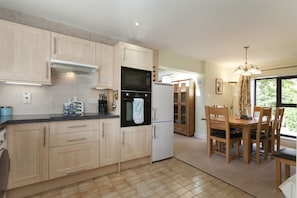 Réfrigérateur, micro-ondes, four, lave-vaisselle