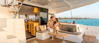 Luxury Catamaran Lagoon 42, 6 amazing islands, AC & Generator
