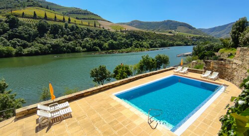 Apartment with shared pool and fantastic panoramic view of the douro river