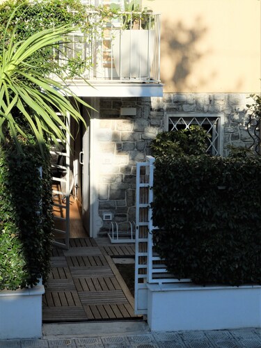 Elegant and bright charming apartment 500 mt from the sea with beautiful terrace