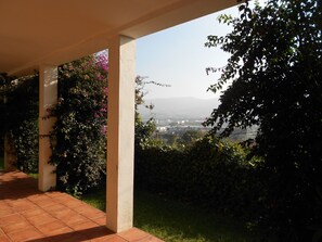 Property grounds - House 9 km from Santander and 6 km from Cabárceno: Casa Los Mozos (Astillero)
