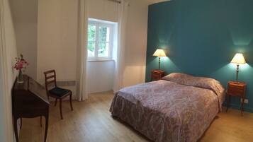 6 Schlafzimmer, Schreibtisch, Bügeleisen/Bügelbrett, kostenloses WLAN