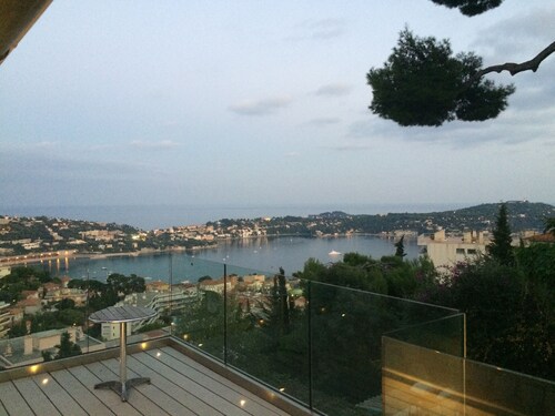 Character House 3 Bedrooms 3 Bathrooms Sea View, Swimming pool.