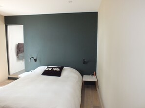 3 habitaciones, tabla de planchar con plancha, cuna de viaje y wifi 