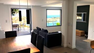 TV, books, stereo, offices