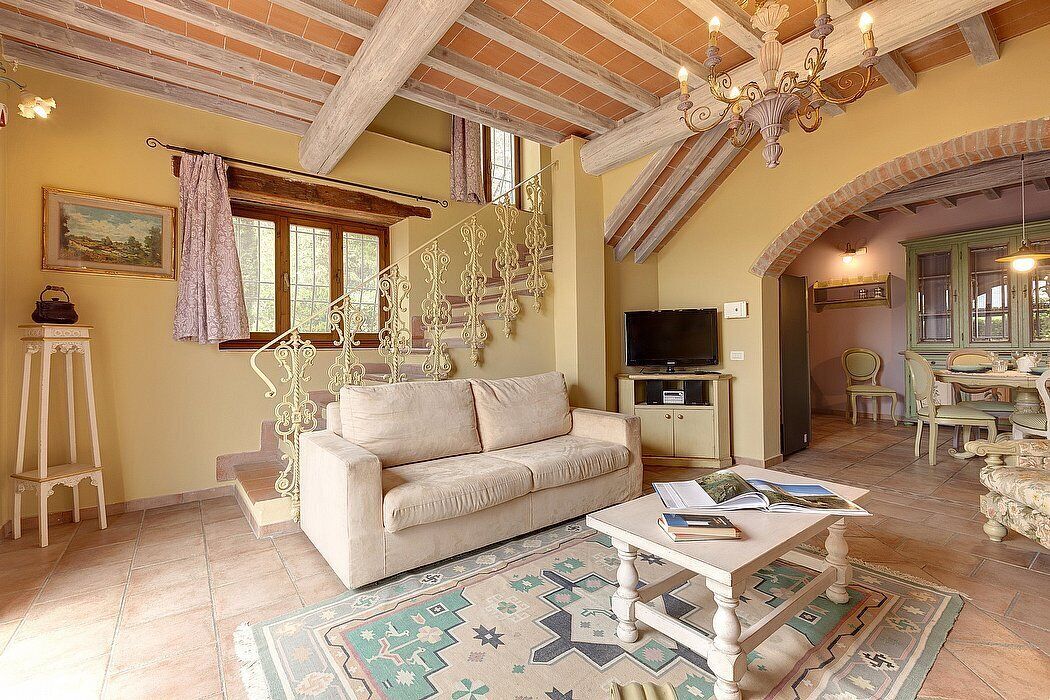 Casa Camomilla A: A pleasant and spacious two-story independent house surrounded by meadows and by green hills, with Free WI-FI.