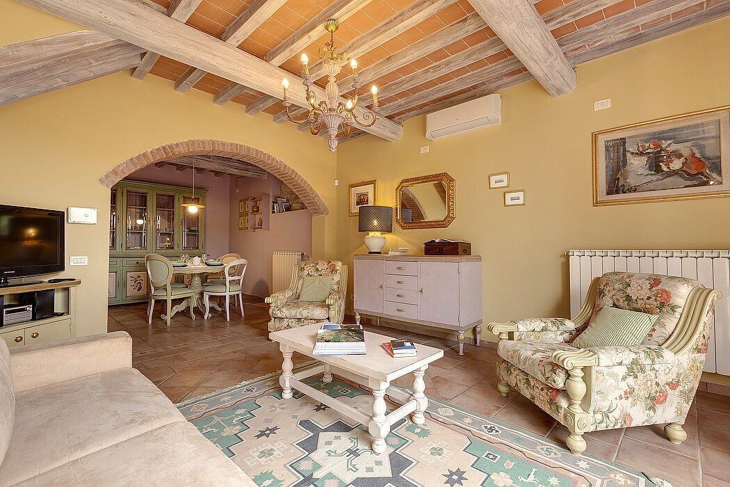 Casa Camomilla A: A pleasant and spacious two-story independent house surrounded by meadows and by green hills, with Free WI-FI.