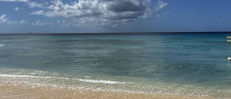 Beach nearby, sun-loungers, beach towels