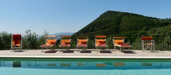 Le Maggioline: Tuscan Villa with Pool & Stunning Views. Sleeps 12, Near Florence