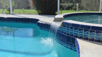 室外游泳池,恒温泳池