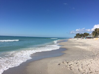 Bluebell Villa. Outstanding Luxury Lakeside 4 Bedroom Villa