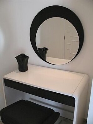 Interior - Superb Private Villa - Vale Do Lobo, 4 Mins Beach, Sea Views, WIFI, BBQ, A/C (Vale de Lobo)