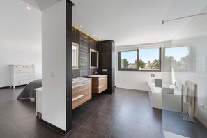 4 camere, ferro/asse da stiro, Wi-Fi gratuito, lenzuola