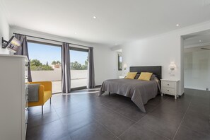 4 Schlafzimmer, Bügeleisen/Bügelbrett, kostenloses WLAN, Bettwäsche