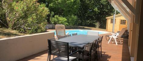 تناول الطعام بالخارج